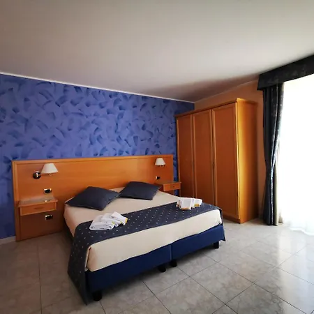 Bristol Hotel 3*