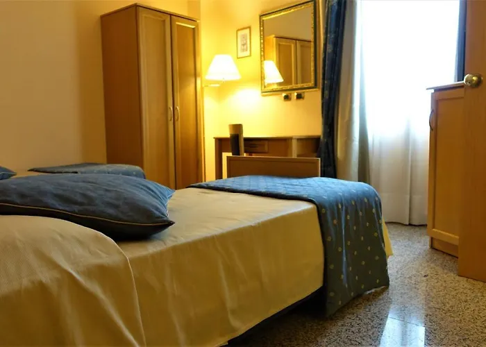 Bristol Отель 3*