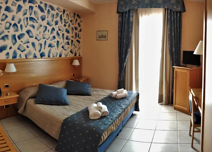 Bristol Hotel 3*