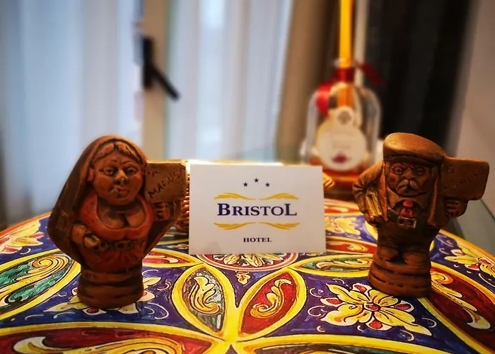 Bristol Отель 3*